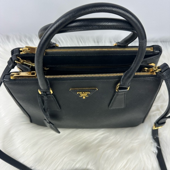 Prada Black Saffiano Galleria Leather Handle Bag - Picture 3 of 16
